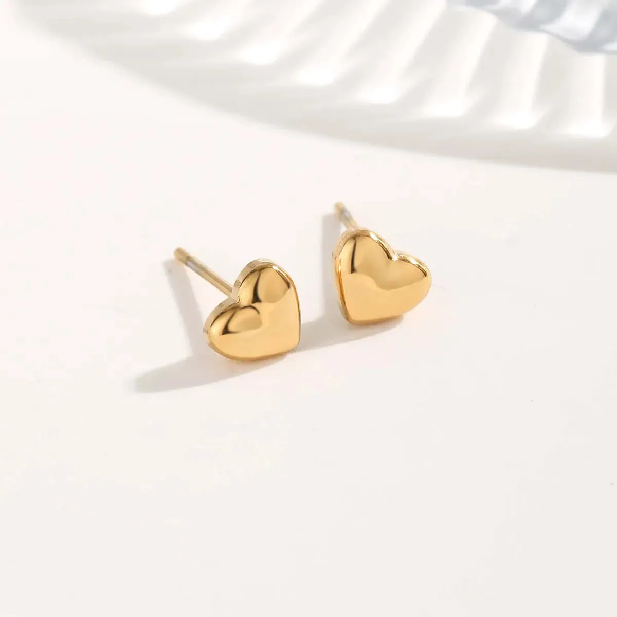 1 Pair Elegant Glam Round Heart Shape Pearl Plating Titanium Steel Gold Plated Ear Studs