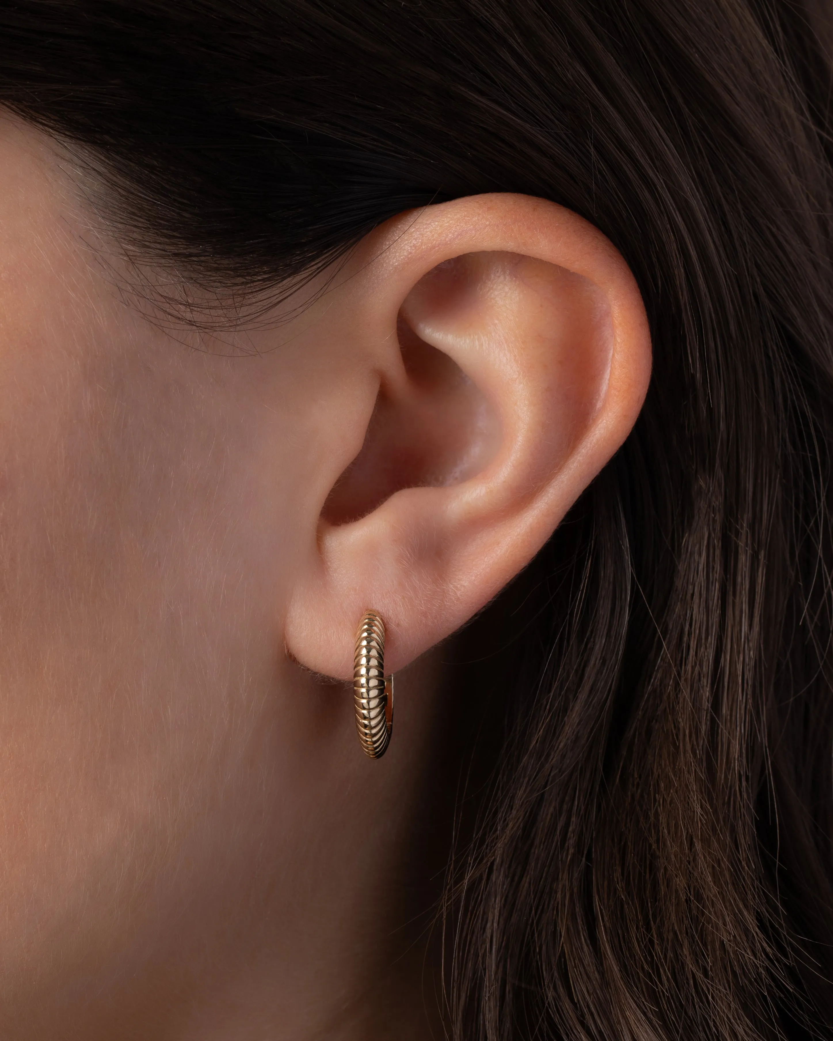 14K Gold Ribbed Huggie Earrings