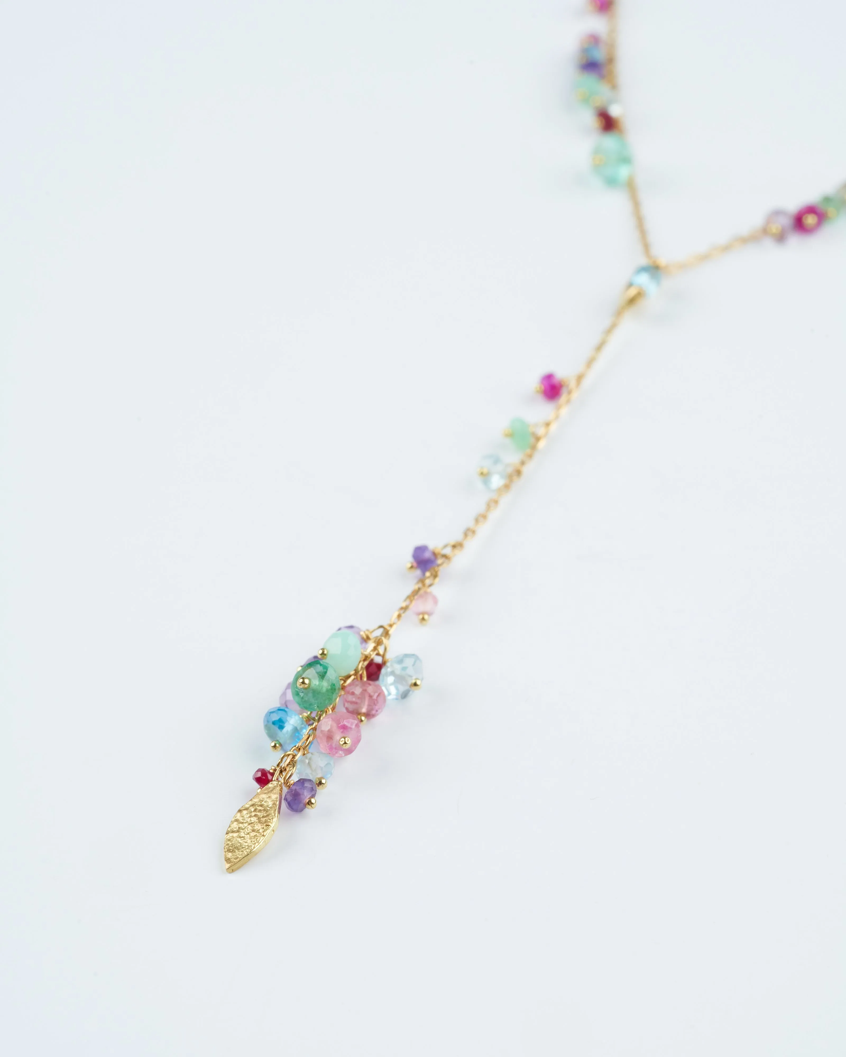 beaded necklace with gold leaves - gold