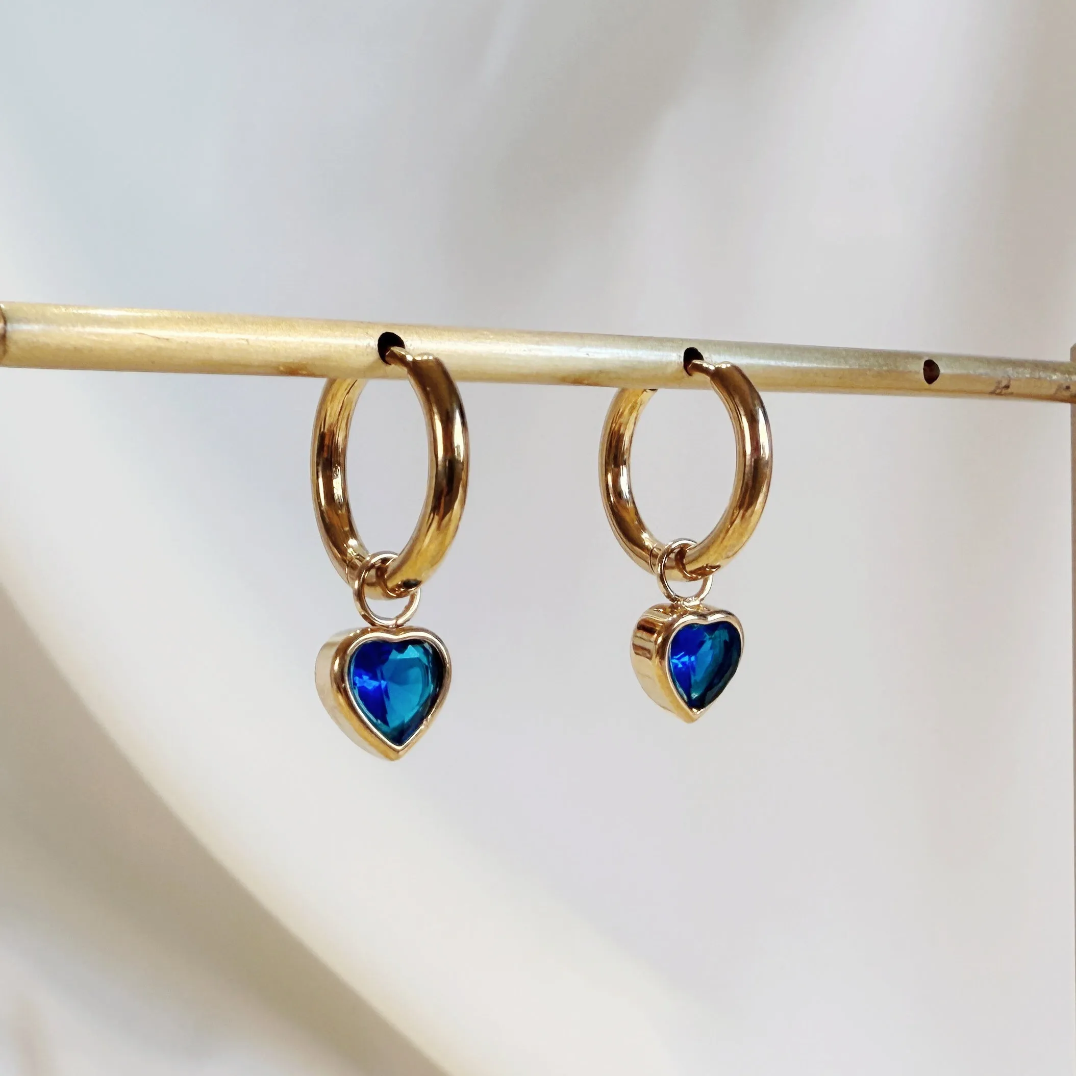 E199 gold dainty heart dangle huggie hoop earrings