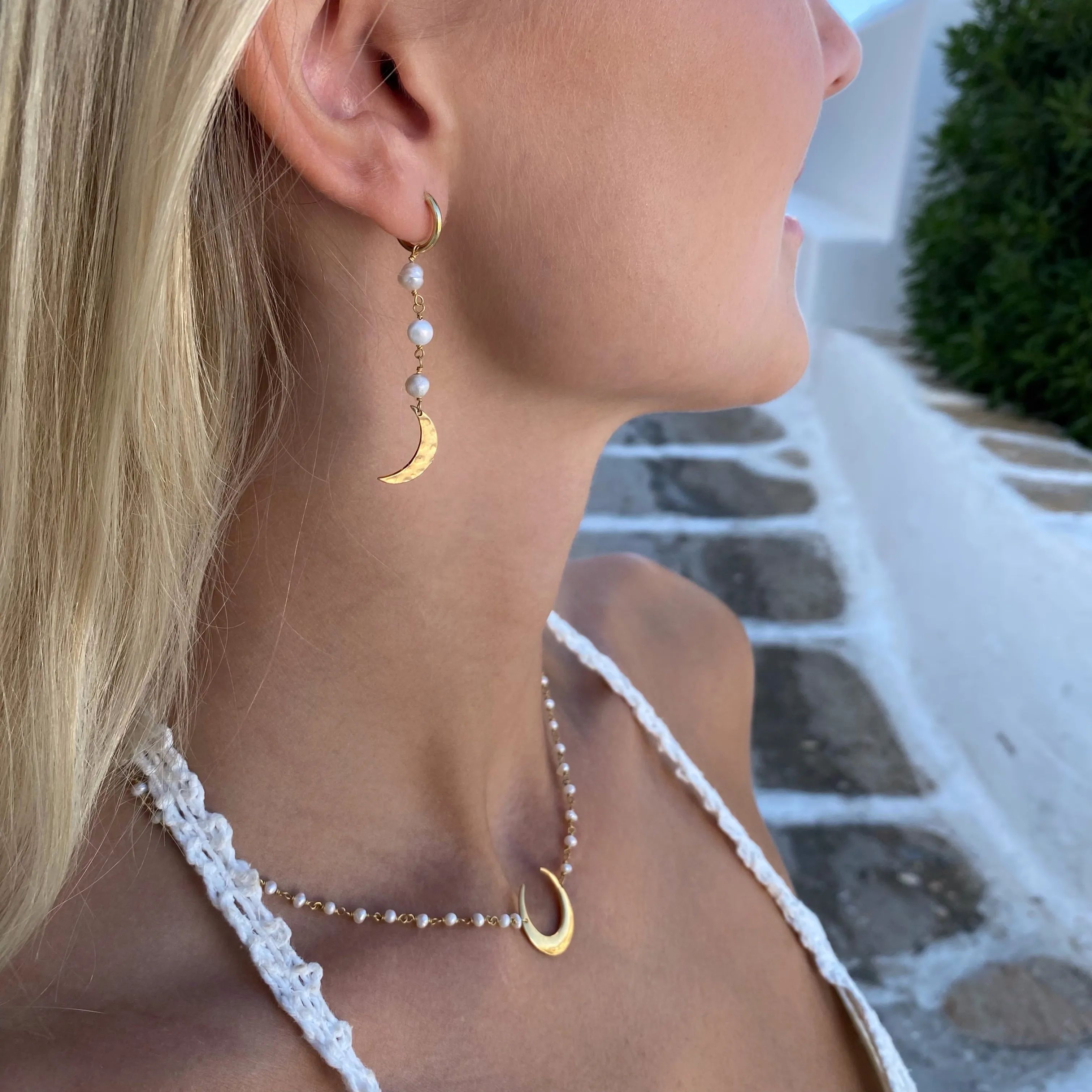 Small Hoop Earrings Crescent Moons Gold plated with freshwater pearls